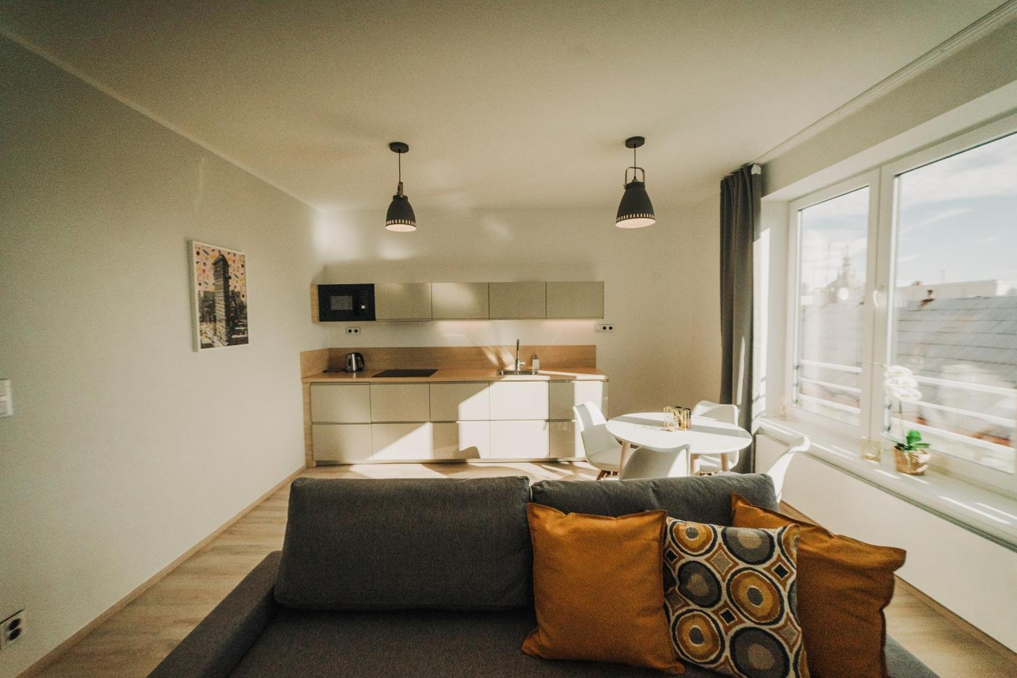 Citybeat Apartments, 400M From The Square Plzen Exterior photo