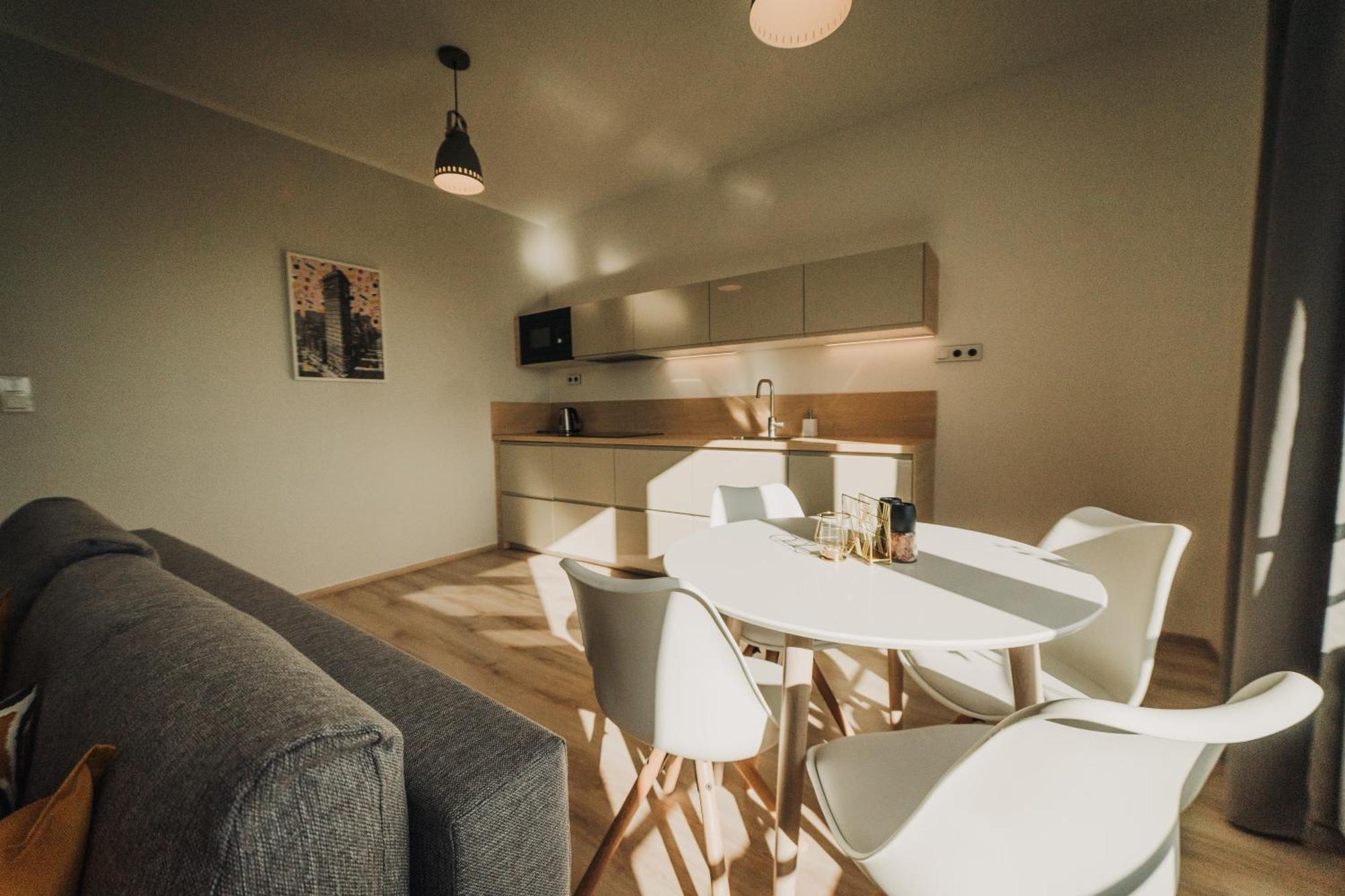 Citybeat Apartments, 400M From The Square Plzen Exterior photo