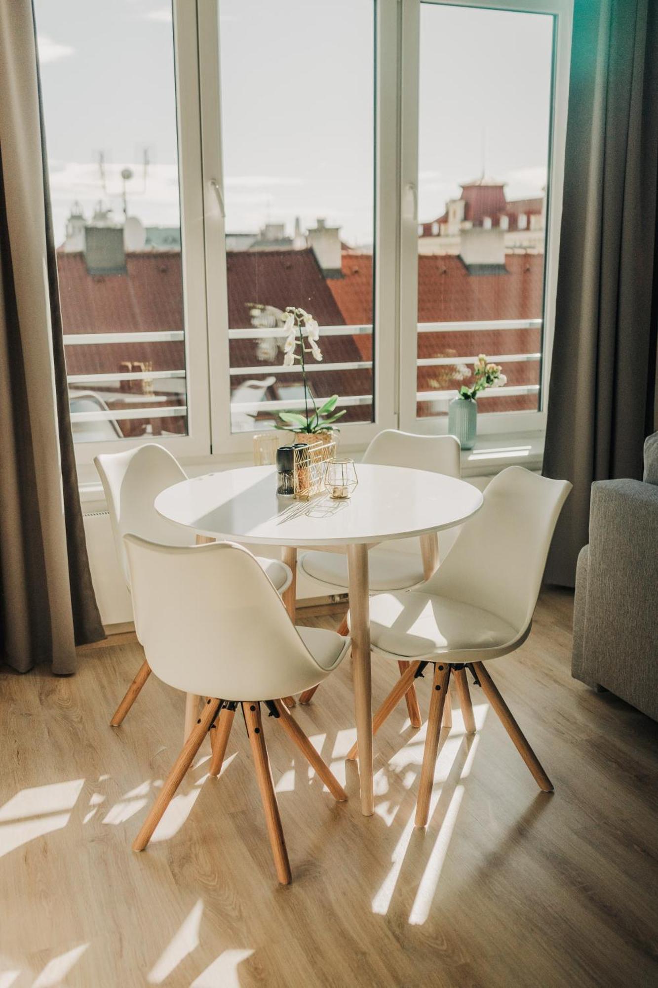 Citybeat Apartments, 400M From The Square Plzen Exterior photo
